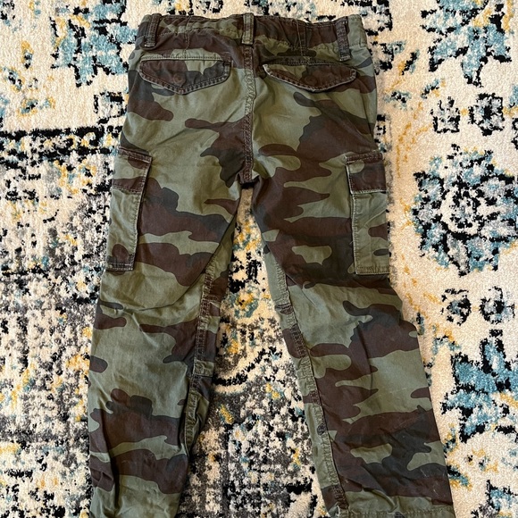 Gap boys cargo green camo pants size 6 regular - Picture 3 of 3